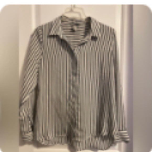 Items purchased and then sold to other customer would like my money - Picture 5 of 5